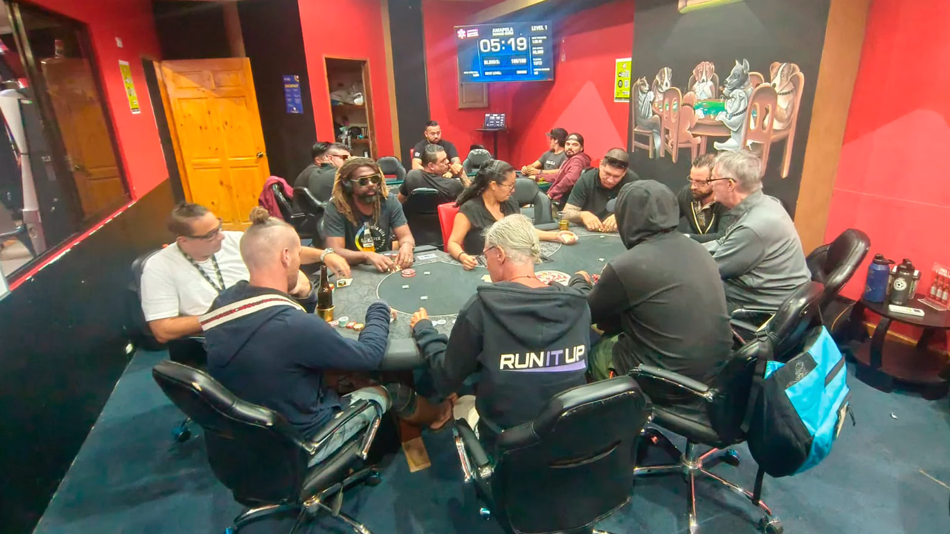 Poker y playa en Jacó: vive la experiencia en Amapola Poker Club